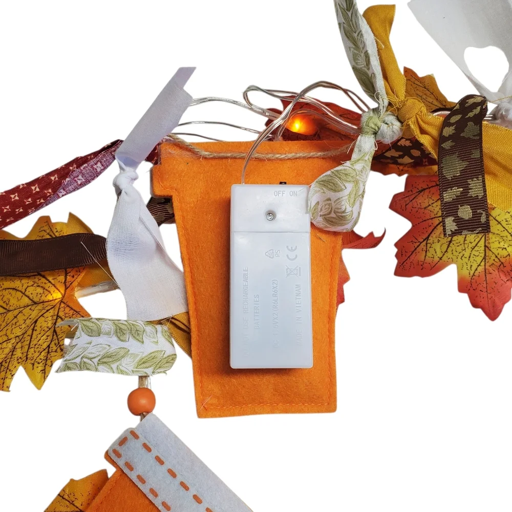NWOT Autumn LED Lighted Garland with Latte Pumpkin Cups Banner